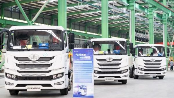 解放悍V-LNG中置轴轿运车隆重上市！