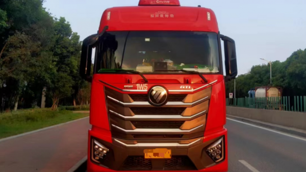 百公里22.5L!老司机黄师傅:港口运输就选欧曼星翼 高效更带劲、节油更能赚