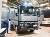 雷诺适时全驱的工程卡车，陷坑能很快脱困，国产工程车真该好好学学