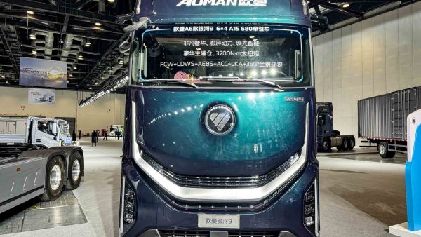 星聚之环外观,福康A15动力+超大生活舱,车里能洗漱的欧曼银河9旗舰牵引车实拍