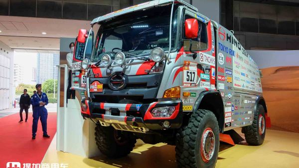 2025日本移动出行展｜达喀尔拉力赛车、新一代豪华巴士亮相，HINO日野展品实拍