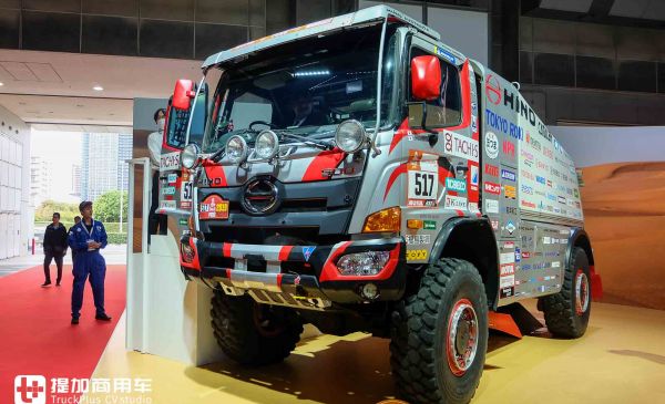 2025日本移动出行展｜达喀尔拉力赛车、新一代豪华巴士亮相，HINO日野展品实拍