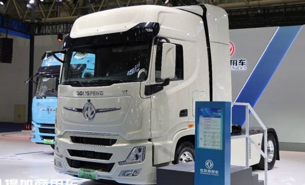 欧洲人抢着要的国产氢能半挂，续航超700km，欧洲版东风天龙GX氢燃料电池牵引车实拍