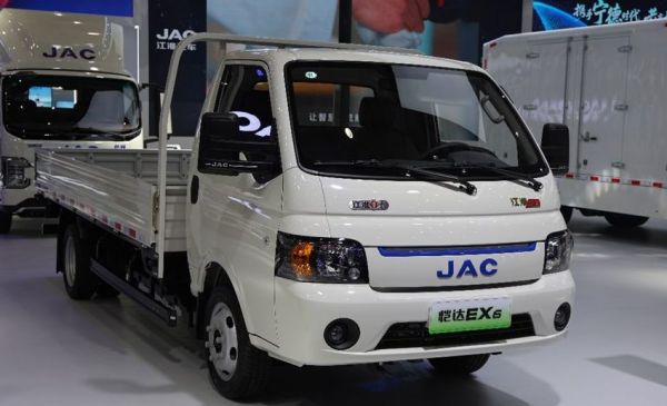 行业首款能换电的小卡来袭，江淮恺达EX6换电版实力几何？实拍带你好好看看