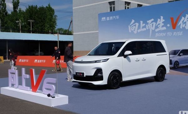 商用车乘用化新标杆，体面创富全能选手，鑫源汽车向上 V6纯电VAN 实拍