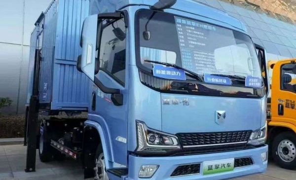 4分钟快速换厢！免去装卸等待烦恼？潍柴新能源蓝擎·悦EH甩厢车实拍