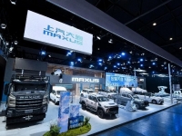 搭载CMS电子外后视镜系统、电动滑移门、隐藏式门把手设计等多项“同级唯一”，上汽大通MAXUS“大家庭豪华电动MPV”大家7于成都车展全球首秀