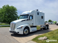 改装3米长生活舱，吃喝拉撒全满足，肯沃斯T680生活舱实拍