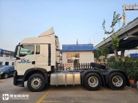 配460马力潍柴发动机,助力高效煤炭运输,豪沃TX7牵引车实拍