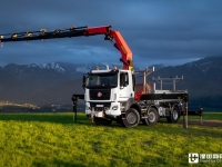 6x6驱动前双导单腿驴！实拍太脱拉凤凰6x6随车吊