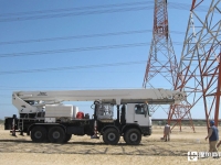 8x8驱动，驾驶室顶部切割，这台奔驰Arocs全驱底盘竟被改装成了登高车？