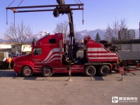 美欧混血的长头卡车,配随车吊+交换箱清障车上装,沃尔沃VN 660清障车实拍