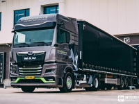 配预见性巡航、空挡滑行功能,还有定制外观,带您看曼恩TGX高效性能版牵引车