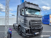 拆掉下卧铺、副驾，改装成百变大沙发！配单人生活舱的福特F-MAX牵引车实拍