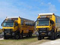 最高容纳71人，专门用来载人的卡车？曼恩TGS 8X8全驱游览车实拍