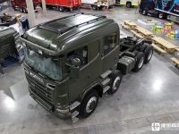 8x8驱动配双排驾驶室，搭载730匹V8，这台斯堪尼亚军用卡车真强悍
