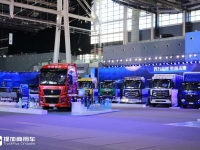 汕德卡再焕新，840马力车型来袭，重汽年会70多款展车带你一次看够