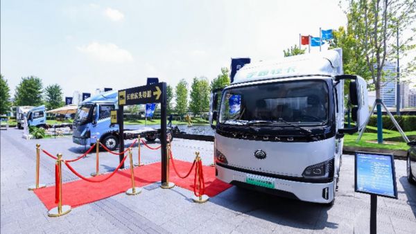 宇通轻卡高端旗舰T6上市登场,重新定义新能源商用车价值标杆