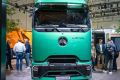 2026IAA：长途电动重卡也能玩低鞍座？奔驰eActros Lowliner牵引车深度实拍评测