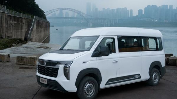 全家出行的终极答案——中国重汽先锋官V,即刻出发!