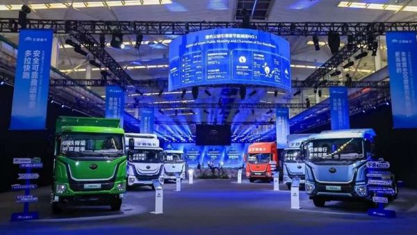 油电同自重，全新载货车亮相，宇通重卡全场景新车发布现场展车实拍