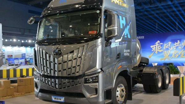 节气5%，高端燃气车新体验，乘龙HK 630马力LNG牵引车实拍