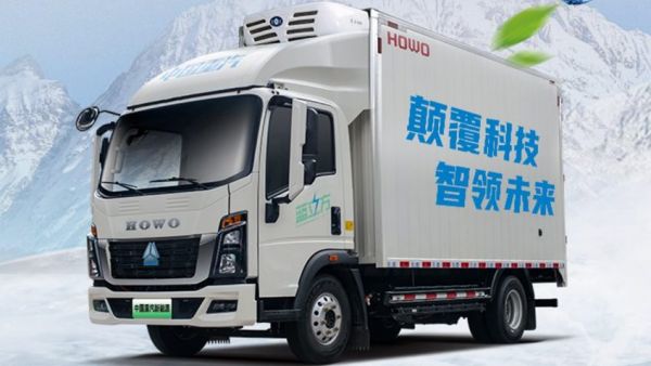 HOWO新能源冷藏车:让每一口冷饮,从工厂到冰柜始终“冰爽十足”