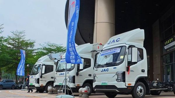 江淮新能源轻卡ES9鹏城上市,140度车型预售,智领城配物流绿色升级