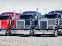 豪沃T7H底盘打造的A型房车实拍，售价600万上下，啥配置卖这么贵？