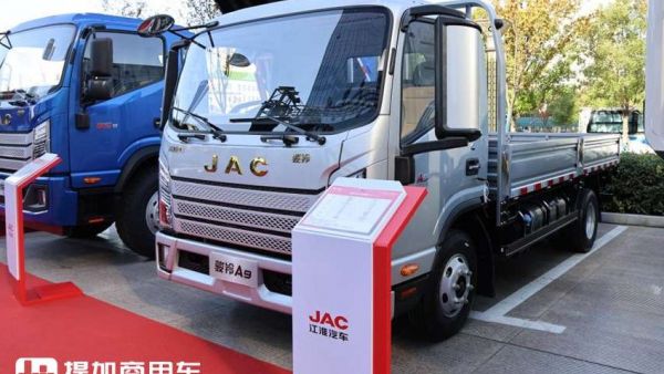 康明斯B2.5发动机加持，江淮1卡全新骏铃A9来袭，实拍带你看还有哪些升级改进