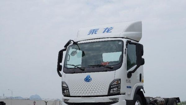 续航450公里还支持快充 城配首选乘龙翼威2纯电轻卡