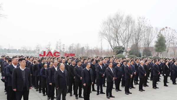 江淮商用车营销事业部举行2025年大区出征誓师大会，吹响新年“冲锋号”，全力赢战2025