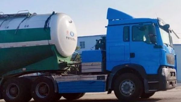 中国重汽豪沃423kWh牵引车：能省会赚 高效运输更胜一筹