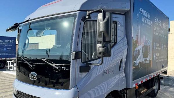 2025款比亚迪T5混动轻卡来袭，都有哪些升级改进？实拍带你好好看看