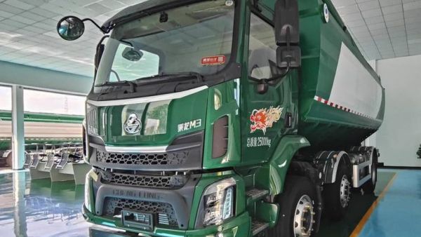 征服山路窄巷!乘龙M3三轴饲料车34m³巨无霸的灵动之躯