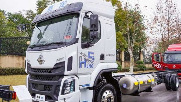 快递旺季来袭：揭秘乘龙H5 LNG大单桥的高效运输秘诀