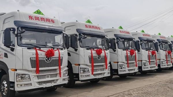 东风商用车西北再斩大单，龙擎3.0危化牵引车甘肃交付