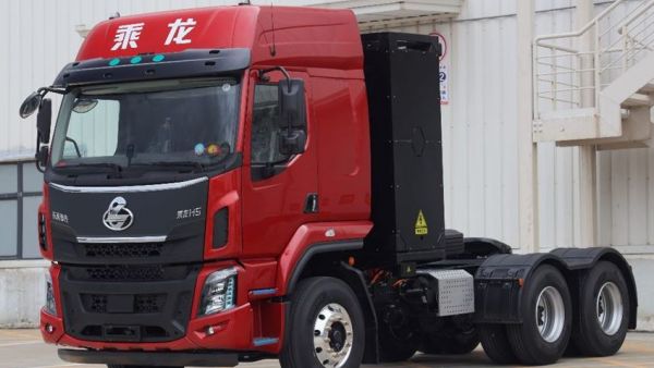 新能源重卡销量飙升，乘龙H5纯电牵引车引领重卡电动化浪潮