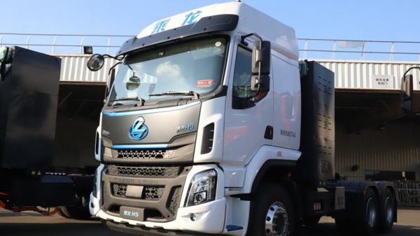 车队运营神器，乘龙H5 600度大电量牵引车能省更能赚！