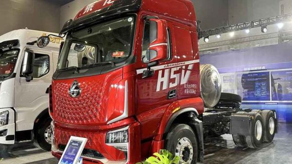 百公里省气2公斤！乘龙H5V创富版LNG牵引车助您创富无忧