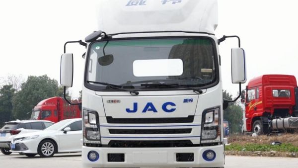 跑城郊冷链运输，认准江淮新能源轻卡EK7！