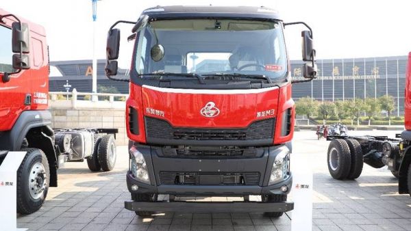 动力足,高承载,乘龙M3 6×2R提升桥自卸车奋战基建开工季