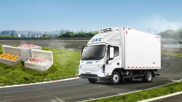 江淮新能源轻卡ES9冷藏车 破解夏季冷链运输的“绿色密码”