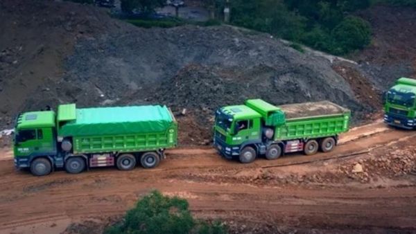 中国重汽汕德卡渣土车，全方位领航城建致富之路！