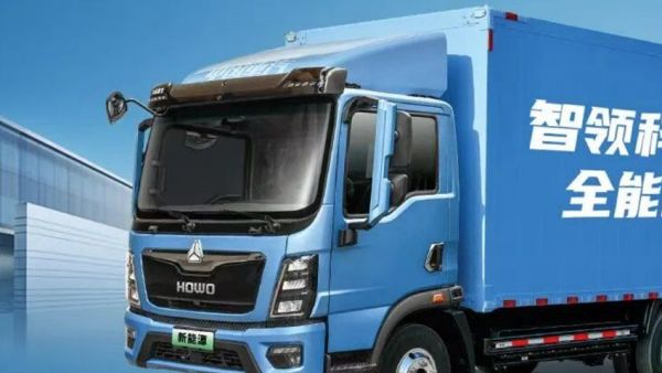 动力续航双优，舒适运营双赢——中国重汽HOWO新能源轻卡，助你“一路开挂”！