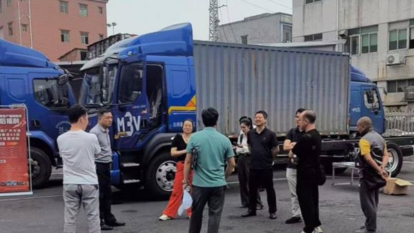 乘龙载货车走进东莞物流园，开启营销转型新篇章