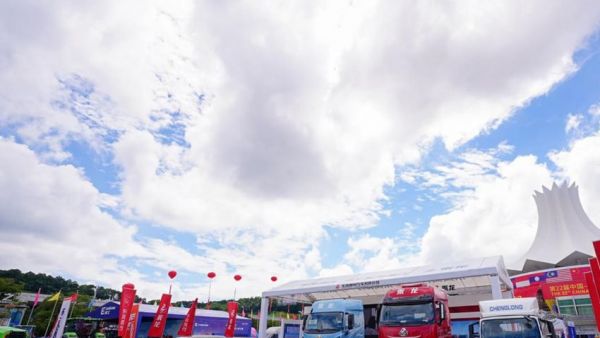 东风柳汽乘龙卡车亮剑东博会，驱动东盟绿色物流新生态