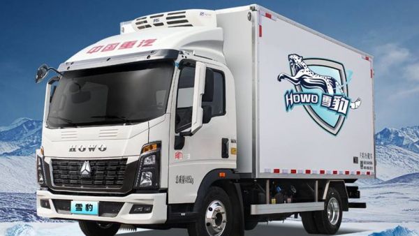 海鲜运输如何稳占“鲜机”?HOWO雪豹冷藏车给出专业答案!