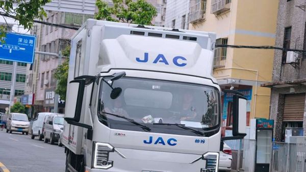 跑冷链，张师傅为何钟情江淮新能源轻卡ES9？