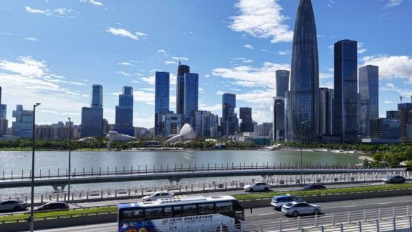 深港联动高端出行标杆！苏州金龙新V系打造湾区文旅“新名片”